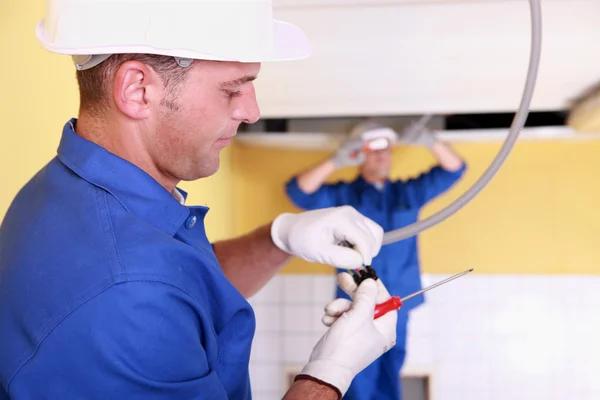 Electricians Management Service That Reduces Operational Errors